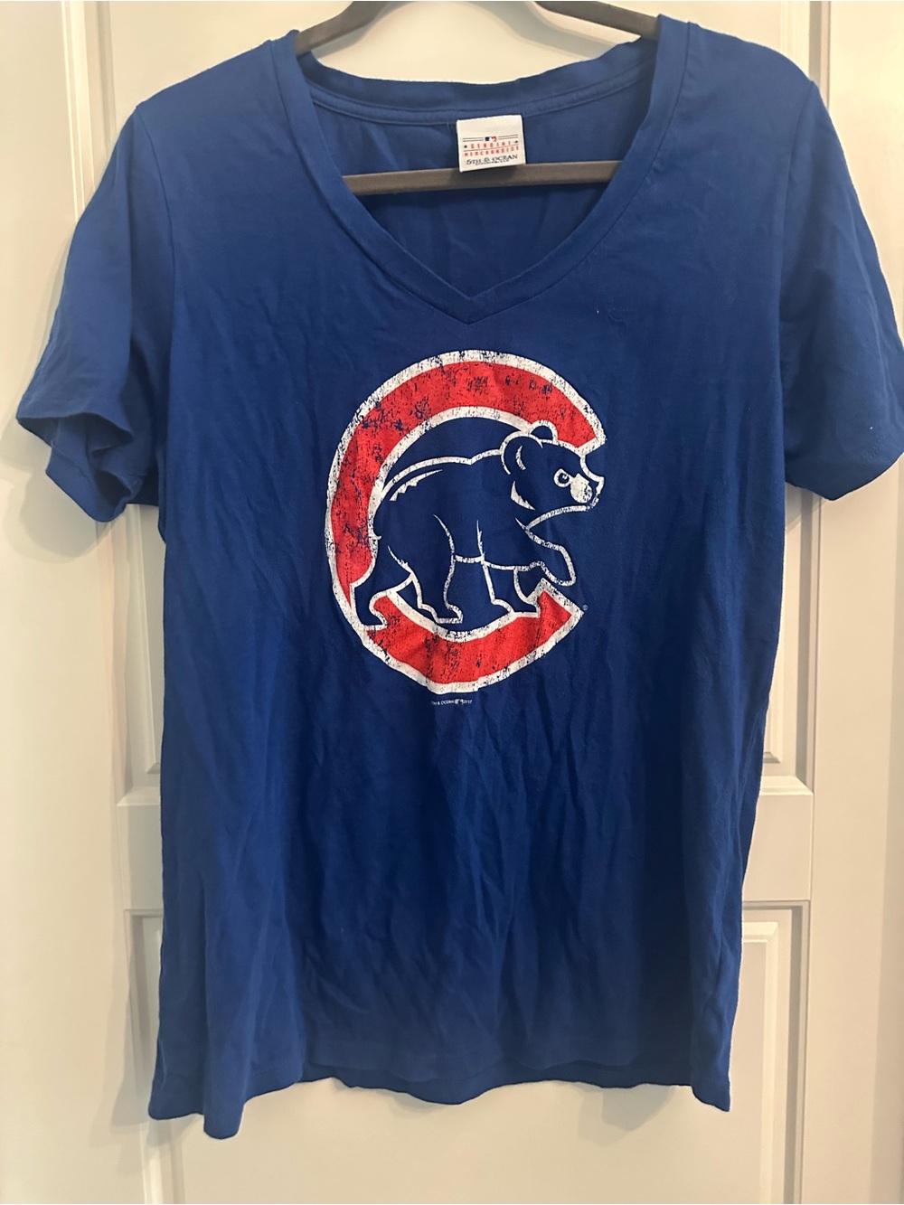 Women’s Chicago Cubs Short Sleeve v-neck. Size XL.